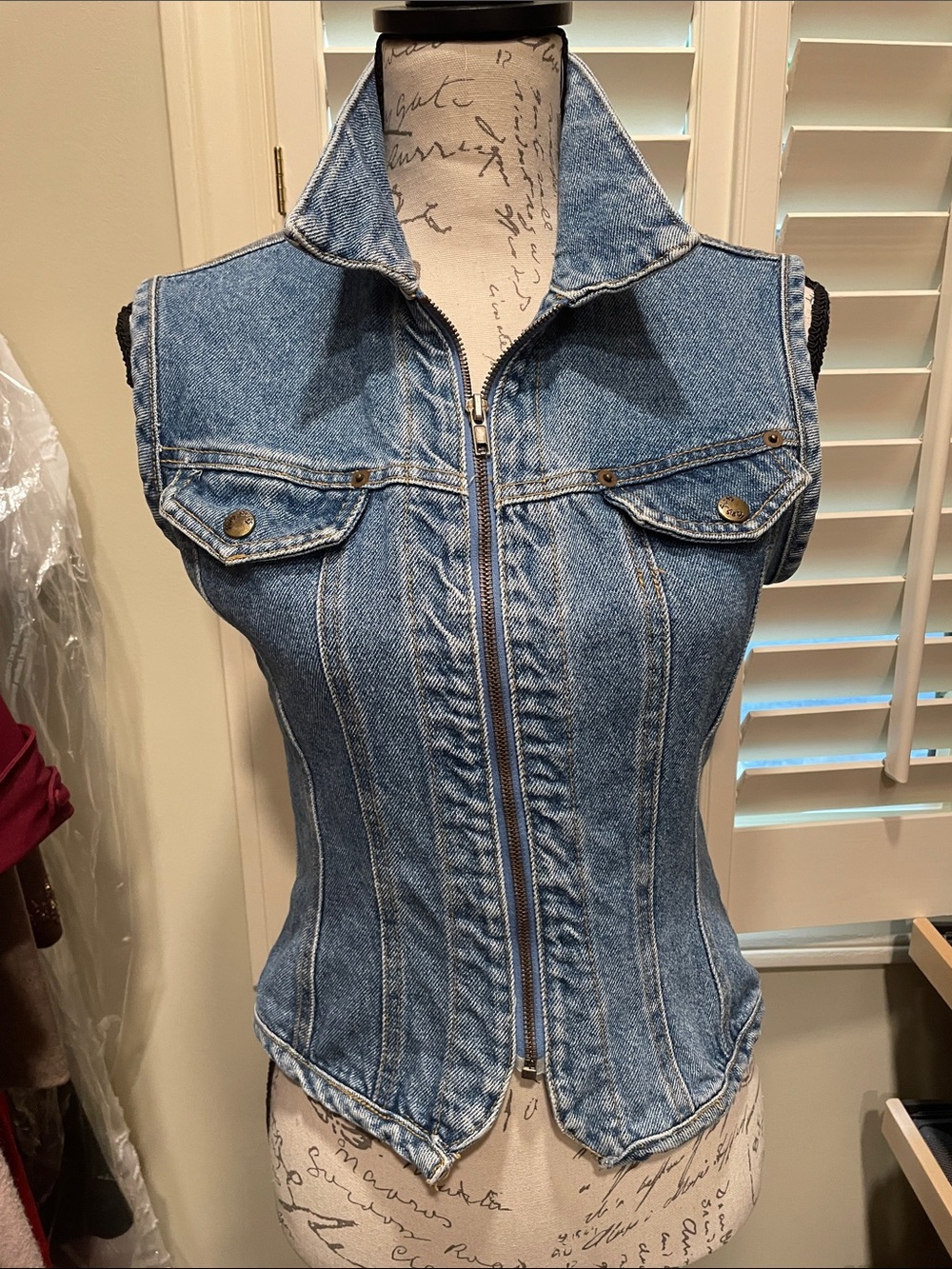 Paris Blues Vintage Denim Zip Vest – Women’s Medium – Y2K Fitted Jean Vest
